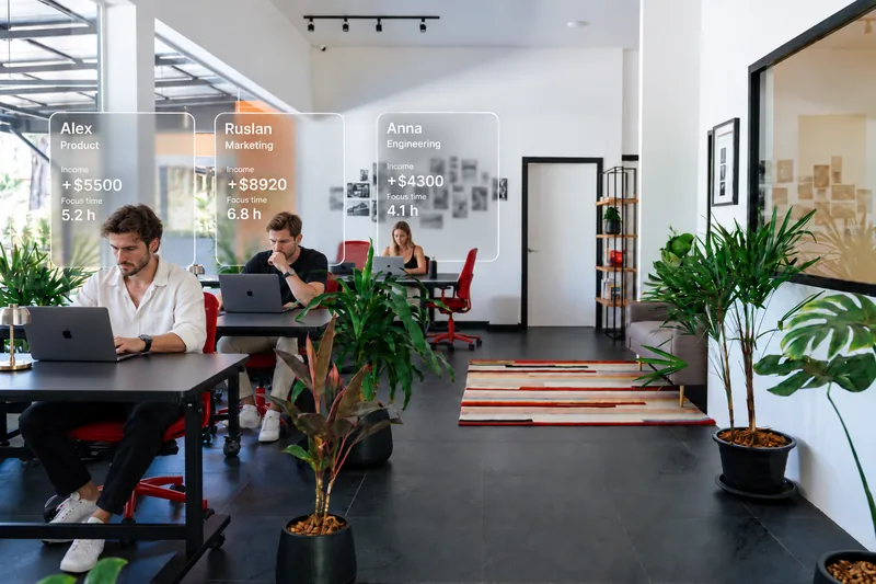 Коворкинг Insight Place: резиденты за работой, поверх — карточки с ролью, доходом и временем в фокусе